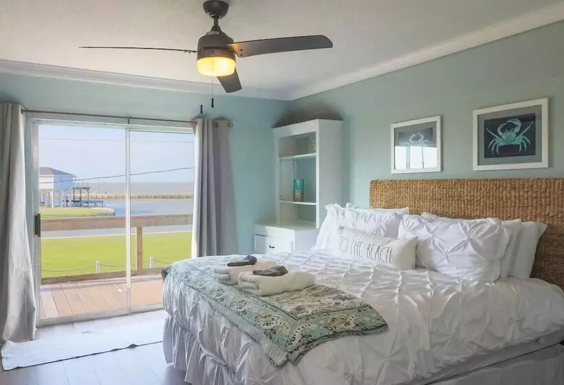 Come Stay   And Sail Away   At This Lovely Canal Home