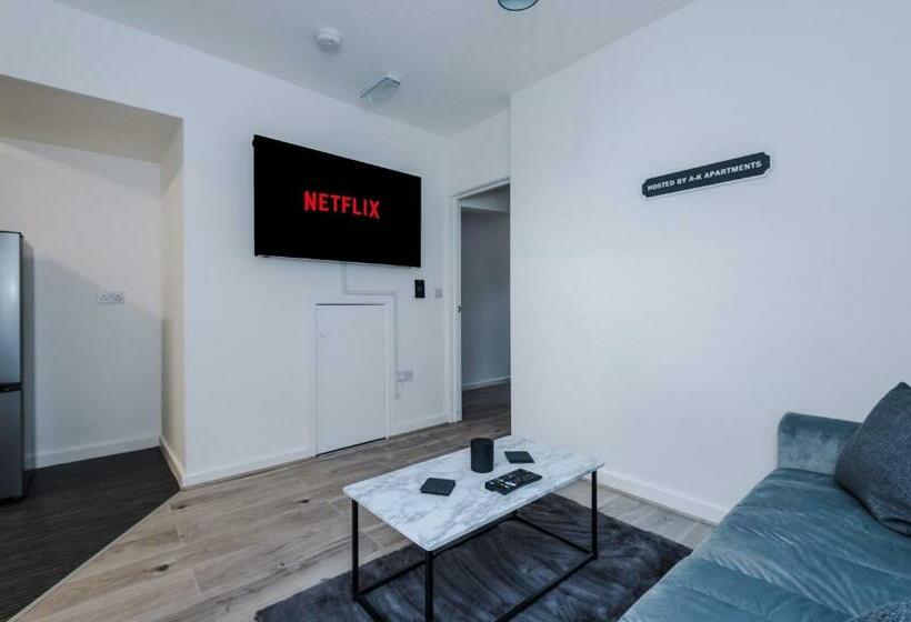 Cosy 3 Bed 3 Bath House   Central Liverpool  Self Check In & Free Parking!