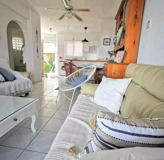 Monicas Amazing Sea View And Pool View Apt