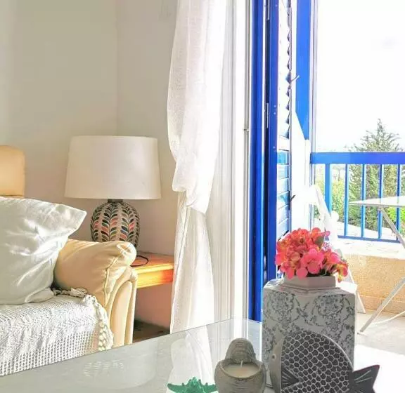 Monicas Amazing Sea View And Pool View Apt
