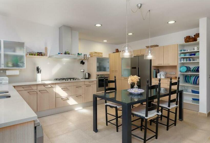 Hauzify I Villa Lulle