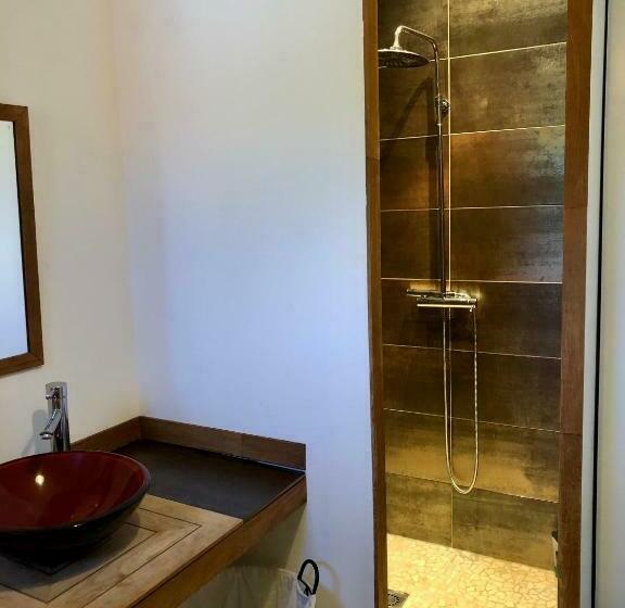 Studio Avec Extérieur Ombragé