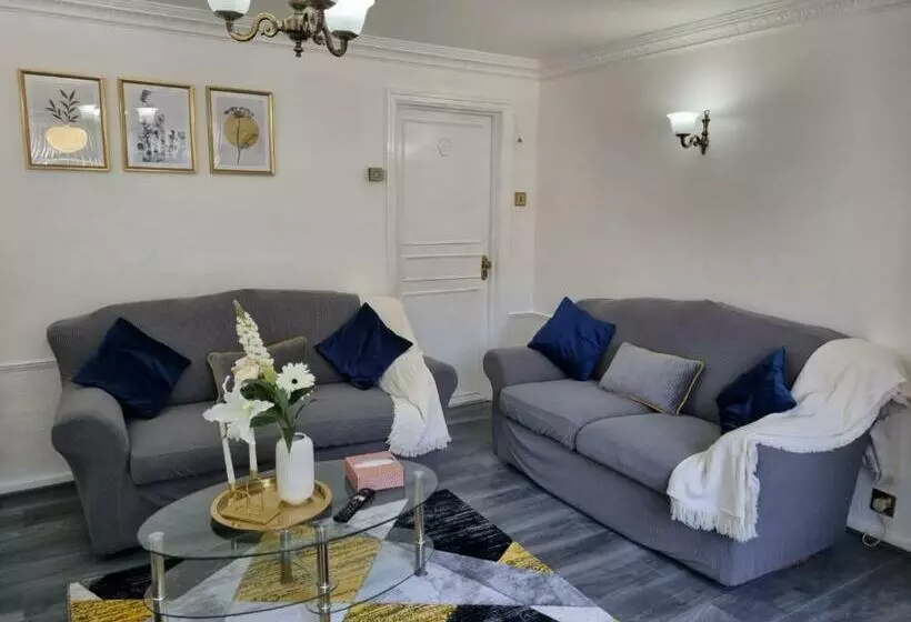 Centrally Located W/ Free Parking & Smart Tv