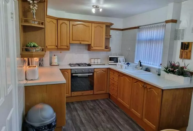 Centrally Located W/ Free Parking & Smart Tv