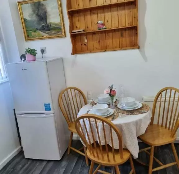 Centrally Located W/ Free Parking & Smart Tv