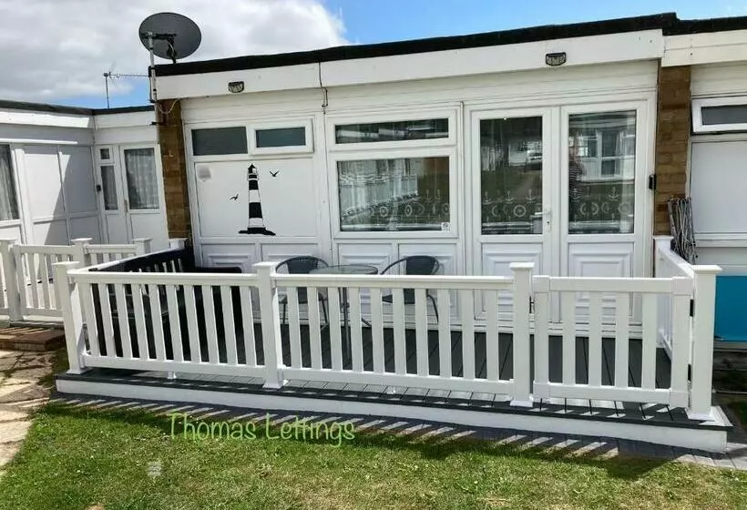 Cheerful 2 Bed Holiday Chalet With Gated Decking