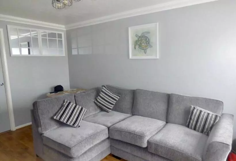 Cheerful 2 Bed Holiday Chalet With Gated Decking