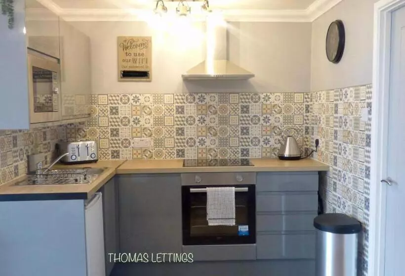 Cheerful 2 Bed Holiday Chalet With Gated Decking