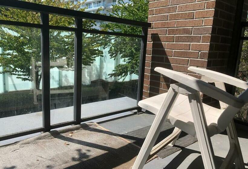 Cozy Townhouse 3minutes Walking To City Centre&skytrain