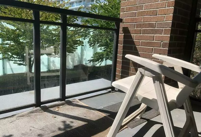 Cozy Townhouse 3minutes Walking To City Centre&skytrain