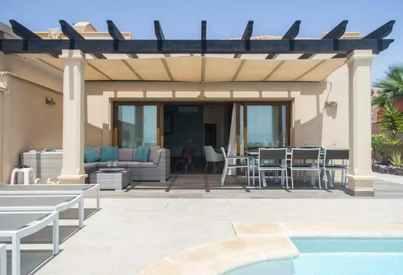 Luxurious Villa With Amazing Sea View And Pool