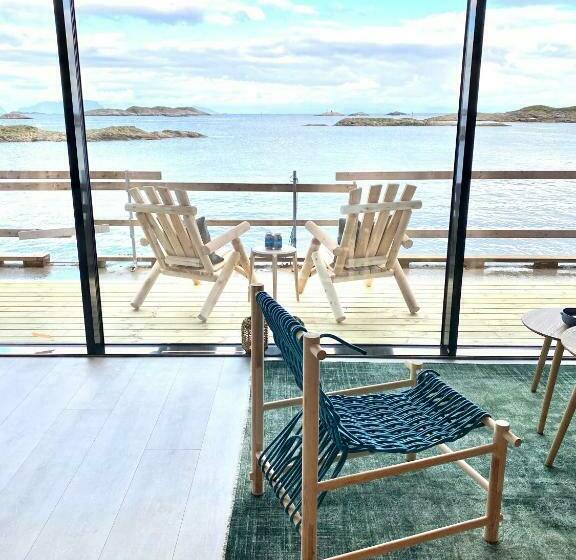 Waterfront Apartment With Panoramic Sea View