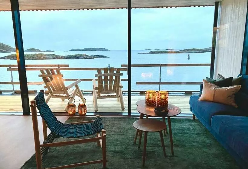 Waterfront Apartment With Panoramic Sea View