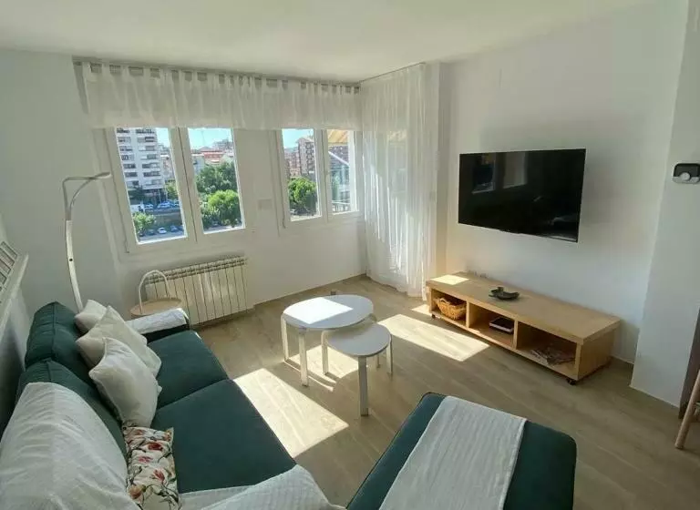 Apartamento Completamente Reformado En El Casco Antiguo Con Vistas Al Rio