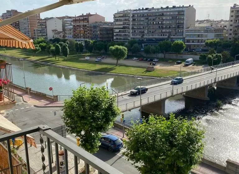 Apartamento Completamente Reformado En El Casco Antiguo Con Vistas Al Rio