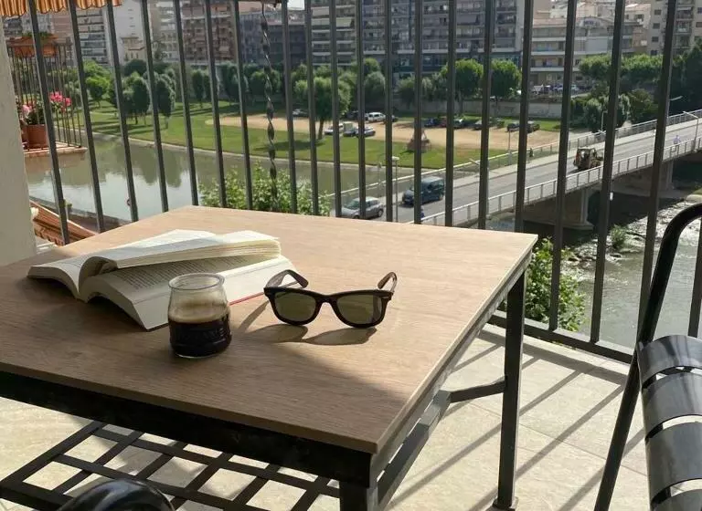 Apartamento Completamente Reformado En El Casco Antiguo Con Vistas Al Rio