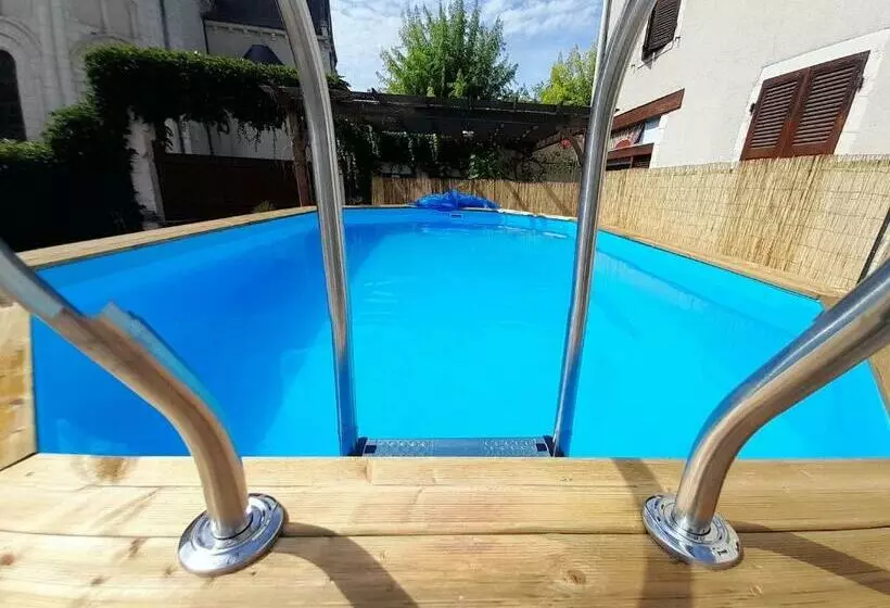 Grande Maison Familiale Avec Piscine Privée Et Garage, Centre De Saint Gaultier Fr 1 591 369