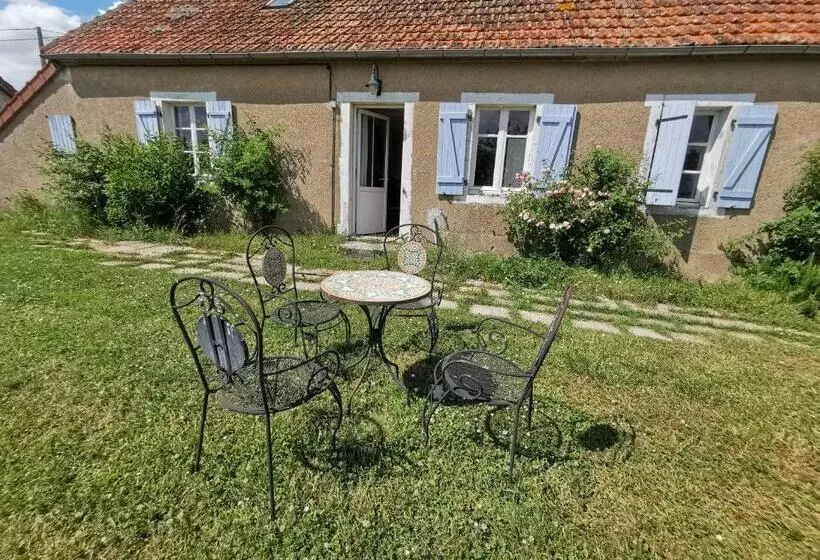 Maison De Campagne Isolée Pour Famille