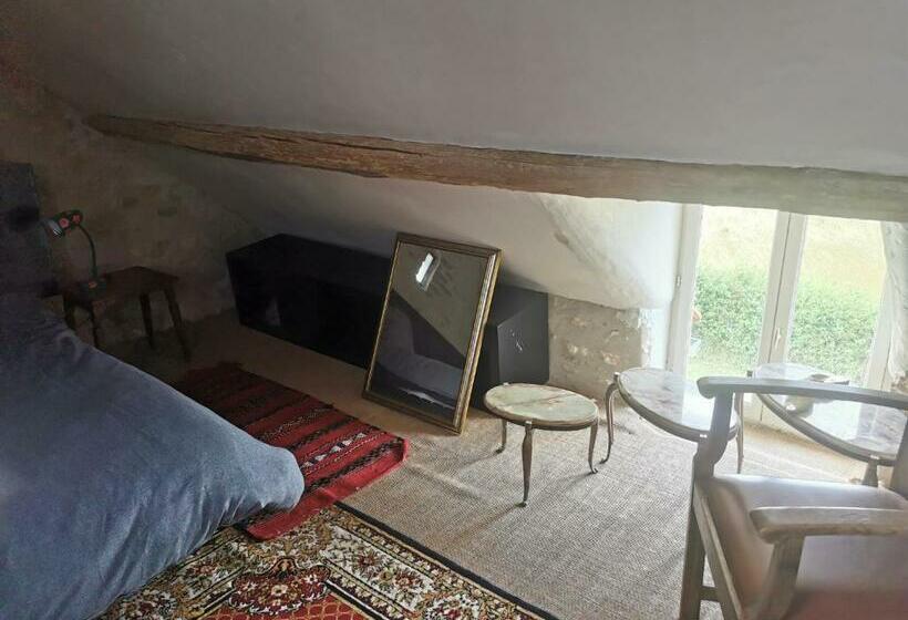 Maison De Campagne Isolée Pour Famille