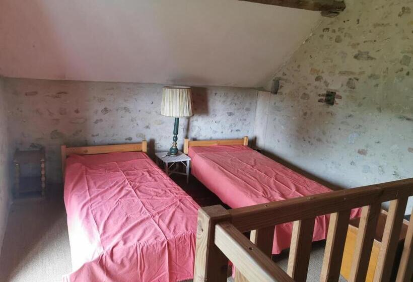 Maison De Campagne Isolée Pour Famille