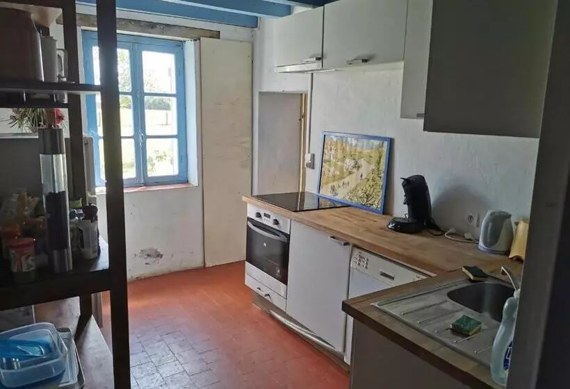 Maison De Campagne Isolée Pour Famille