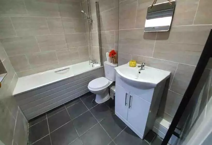 Lovely 3 Bed Apartment In Coventry