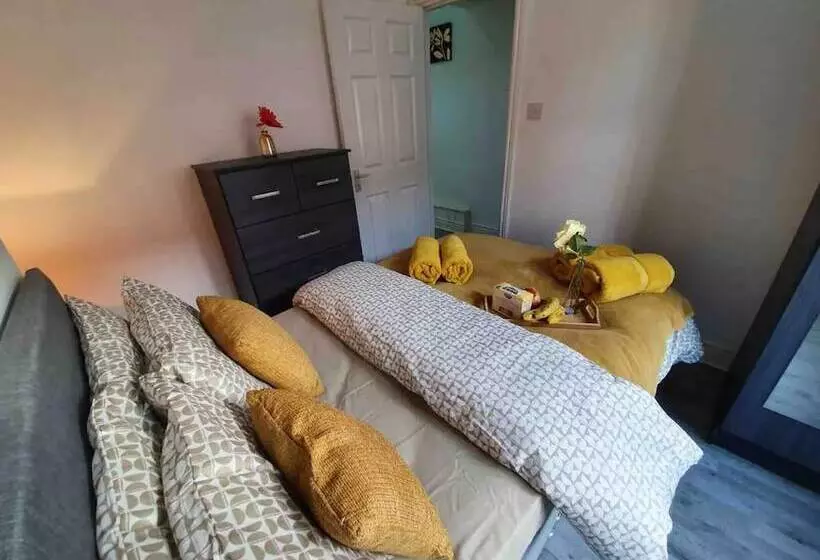 Lovely 3 Bed Apartment In Coventry