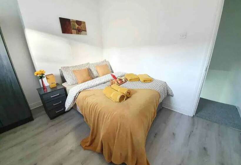 Lovely 3 Bed Apartment In Coventry