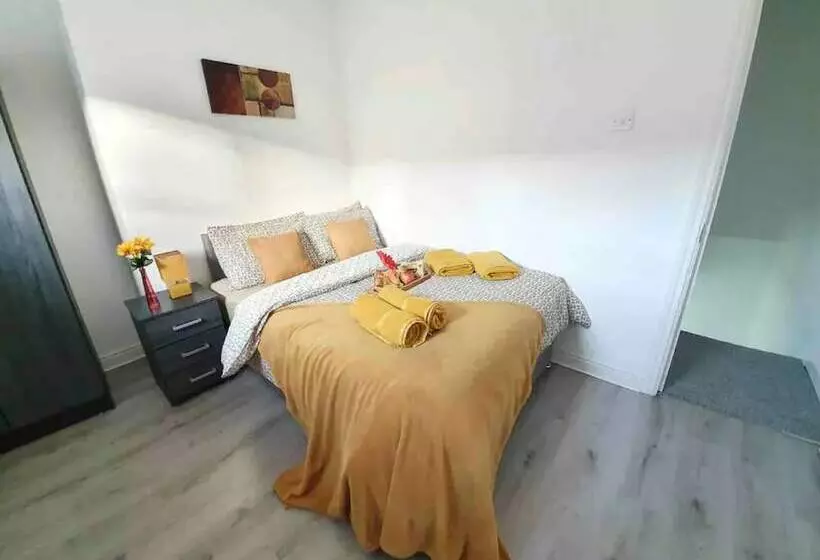 Lovely 3 Bed Apartment In Coventry