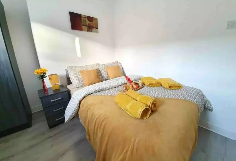 Lovely 3 Bed Apartment In Coventry