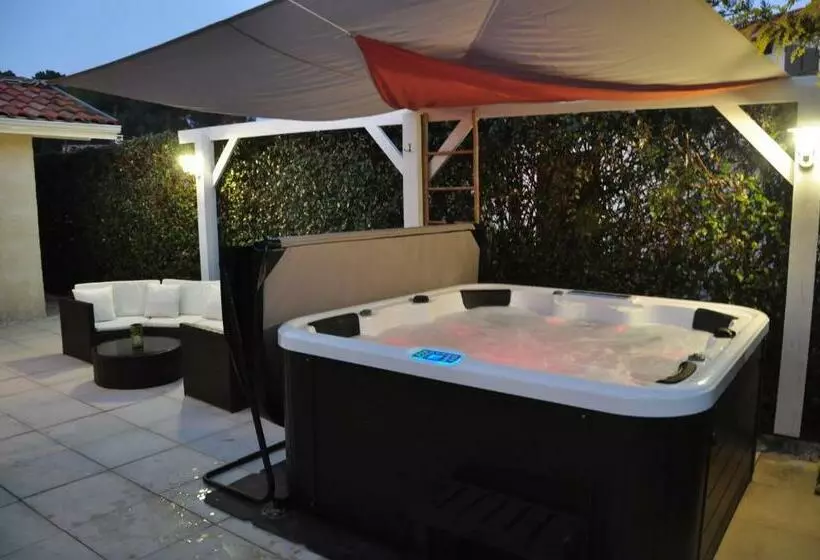 Maison Avec Piscine, Jaccuzi, Hammam à 800 M Du Lac