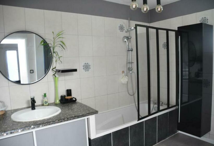 Maison Avec Piscine, Jaccuzi, Hammam à 800 M Du Lac