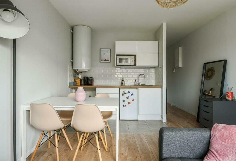 Beautiful Apartment With A Balcony In The Heart Of Lille Welkeys