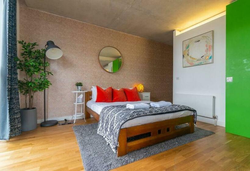 Beautiful Canal Facing Apartment