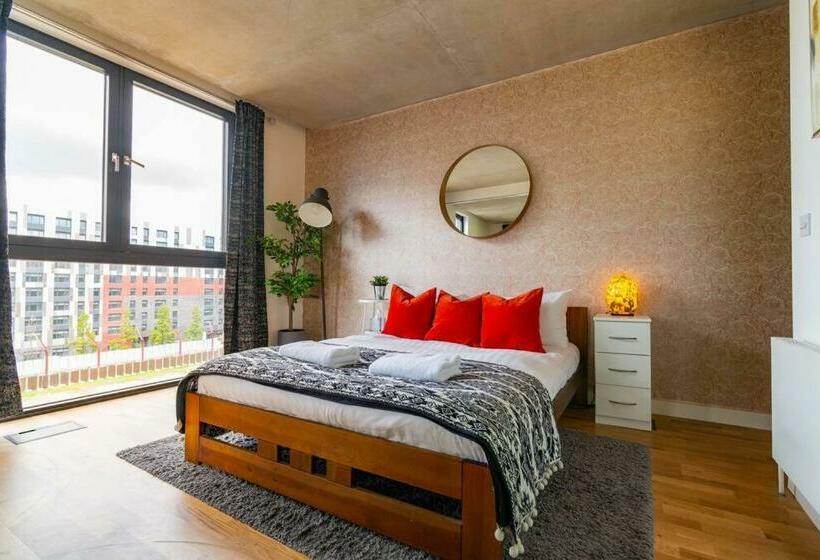 Beautiful Canal Facing Apartment