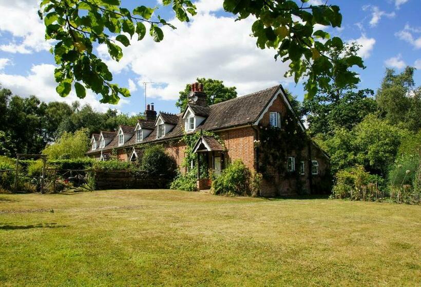 Beeches Cottage Beautiful Garden Parking