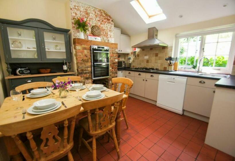 Beeches Cottage Beautiful Garden Parking