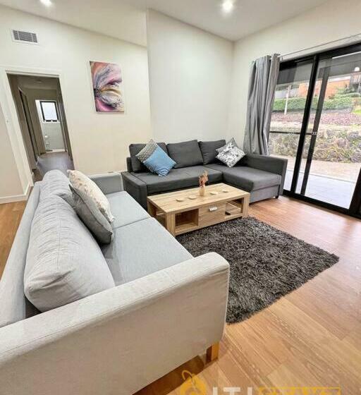 Lavish In Lyons   3bd 2bth Spacious & Modern Home