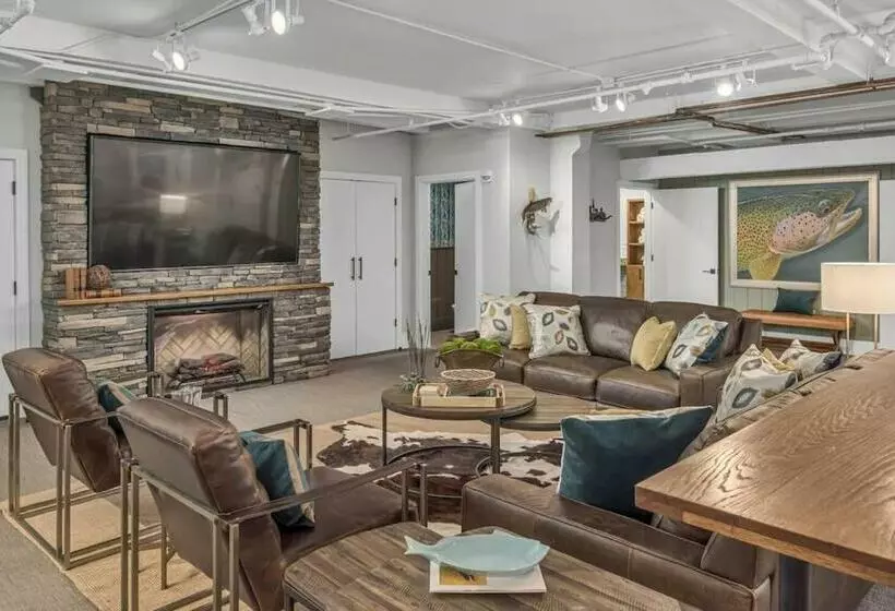 Rustic Lodge At The Maddox 6 Bedrooms