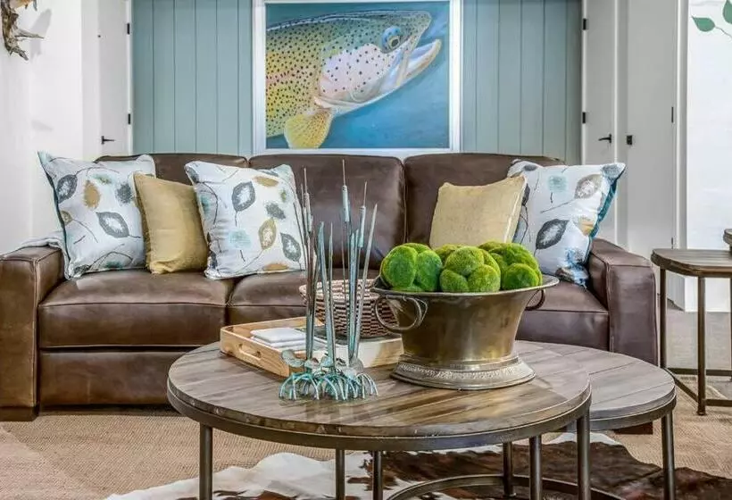 Rustic Lodge At The Maddox 6 Bedrooms