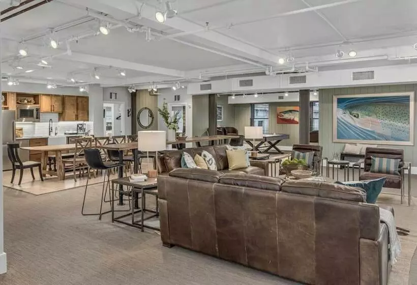 Rustic Lodge At The Maddox 6 Bedrooms