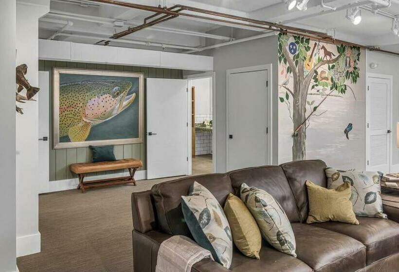 Rustic Lodge At The Maddox 6 Bedrooms