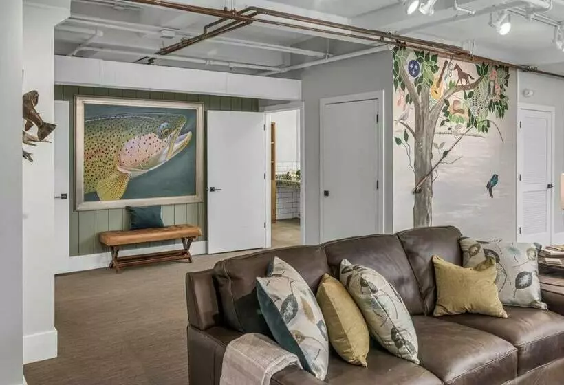 Rustic Lodge At The Maddox 6 Bedrooms