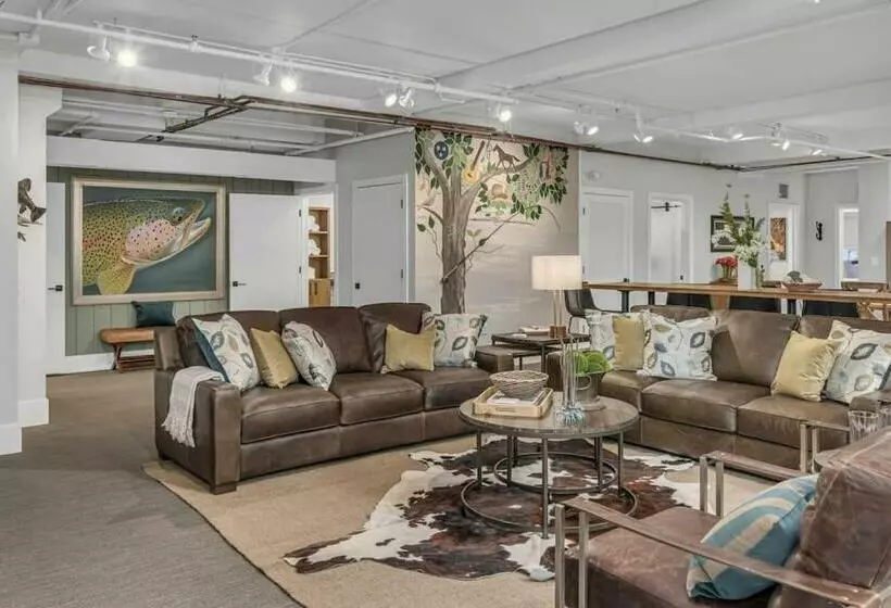 Rustic Lodge At The Maddox 6 Bedrooms