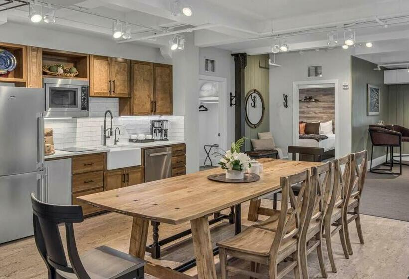 Rustic Lodge At The Maddox 6 Bedrooms