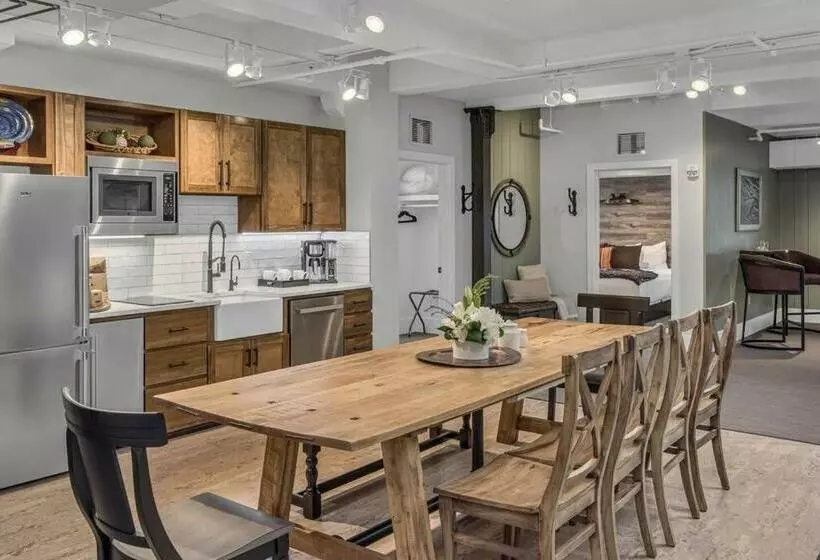 Rustic Lodge At The Maddox 6 Bedrooms