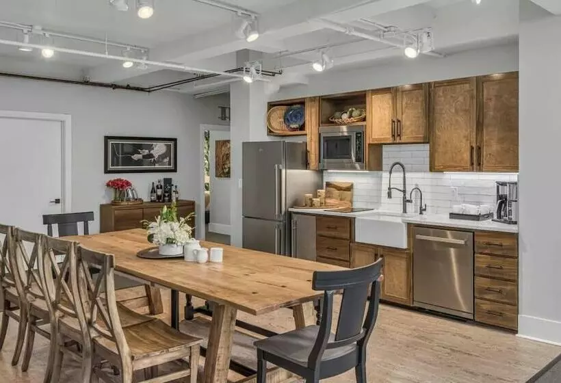 Rustic Lodge At The Maddox 6 Bedrooms