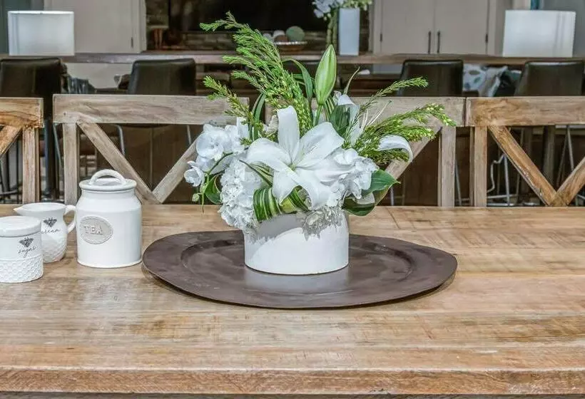 Rustic Lodge At The Maddox 6 Bedrooms