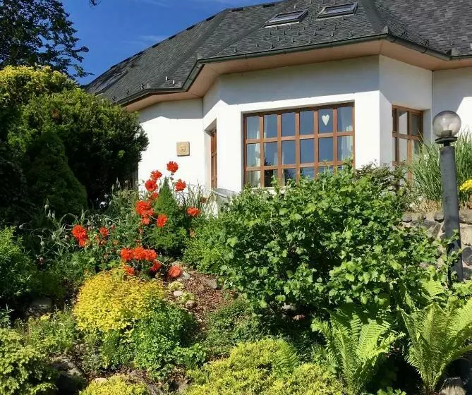 Apartmán U Památného Stromu V Podkroví