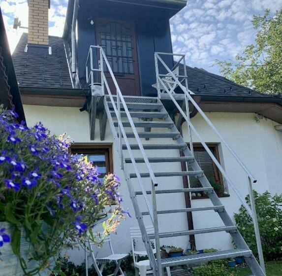 Apartmán U Památného Stromu V Podkroví